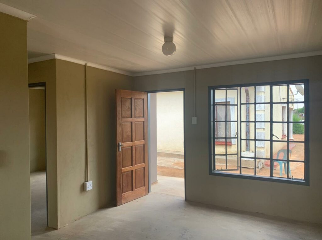 LOW COST HOUSING INTERIOR TLADI  1024x766 - Low Cost Housing Interior Tladistad